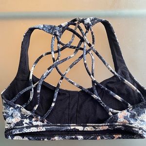 Lululemon sports bra